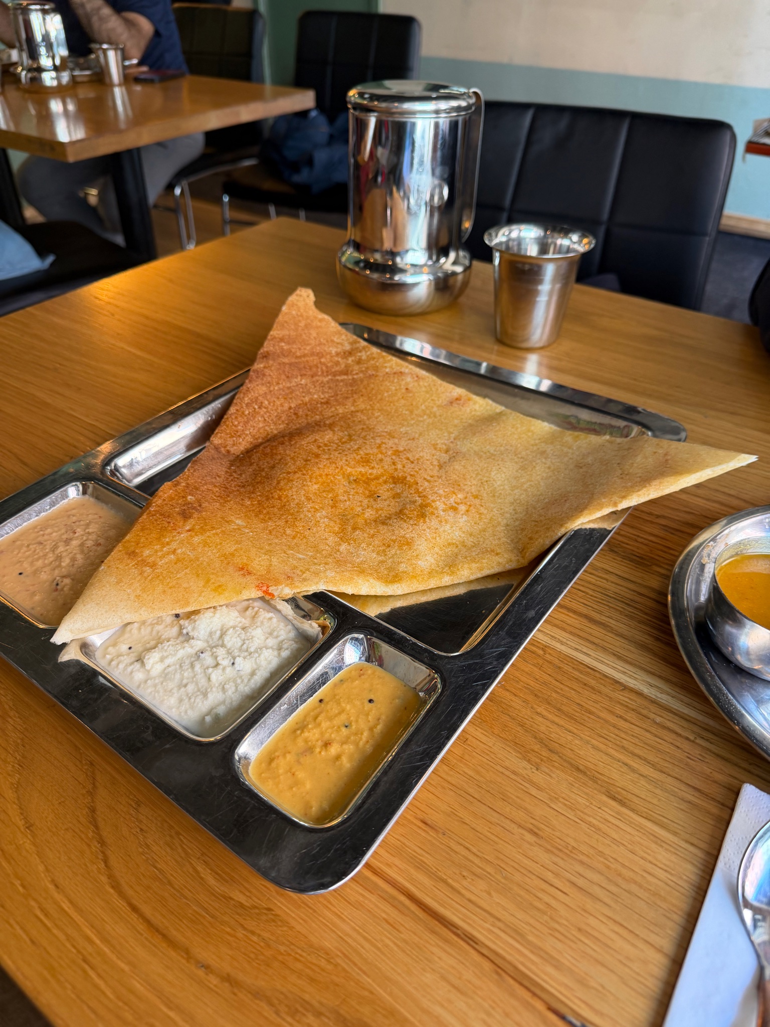An enormous dosa at one of our favourite Indian restuarants called "Saravana Bhavan" An enormous dosa at one of our favourite Indian restuarants called "Saravana Bhavan"